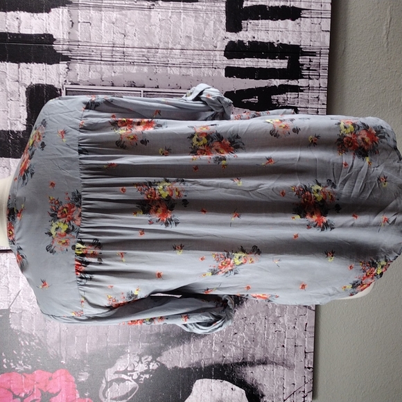 Torrid Gray Floral Challis Button Up Blouse EUC - Picture 4 of 5